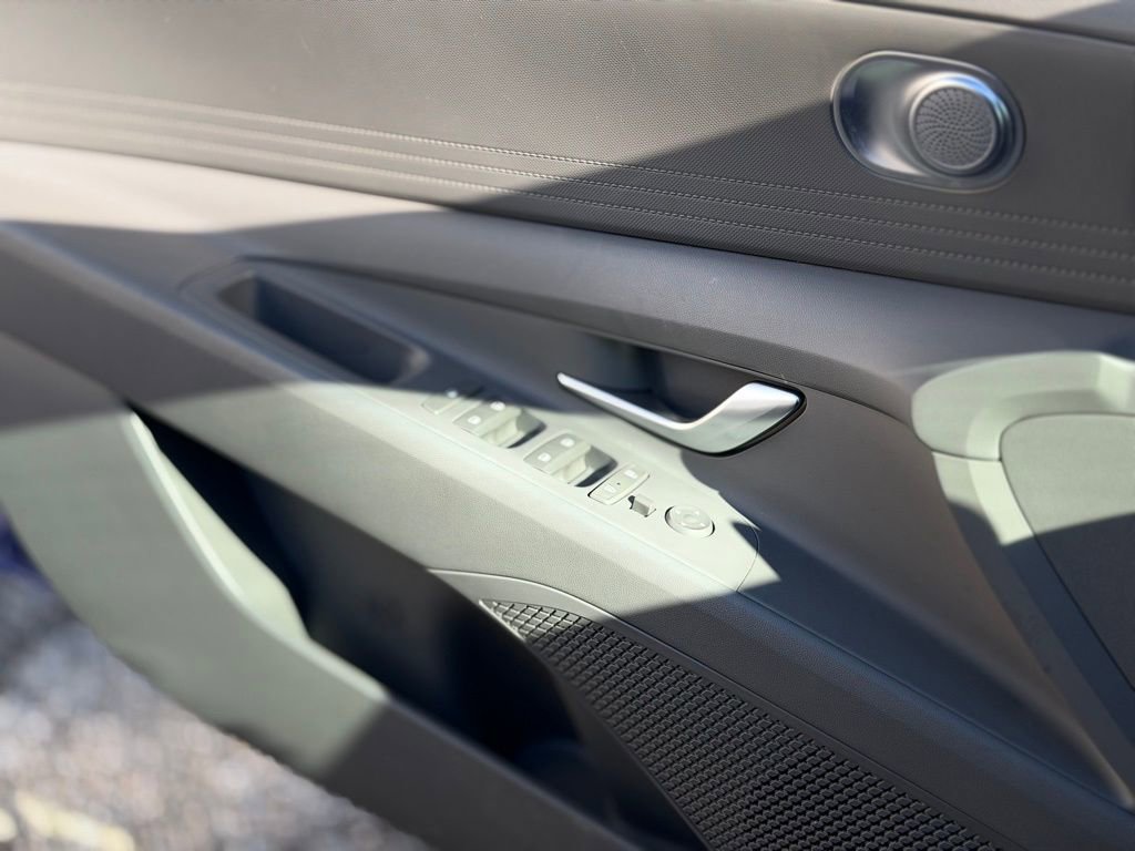 Used 2023 Hyundai Elantra SEL image 19