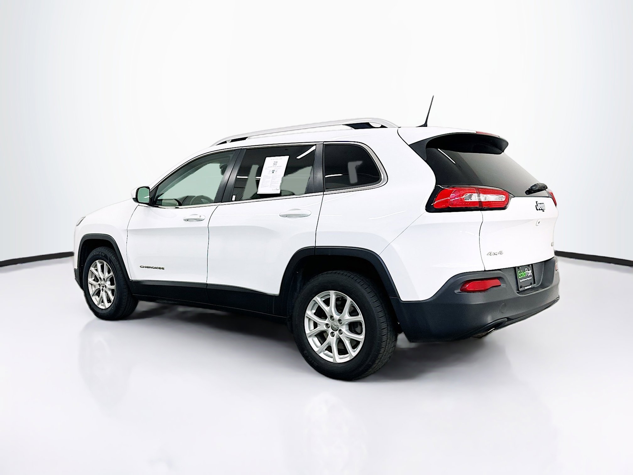 Used 2017 Jeep Cherokee Latitude w/ True North Edition AWD/4WD image 5