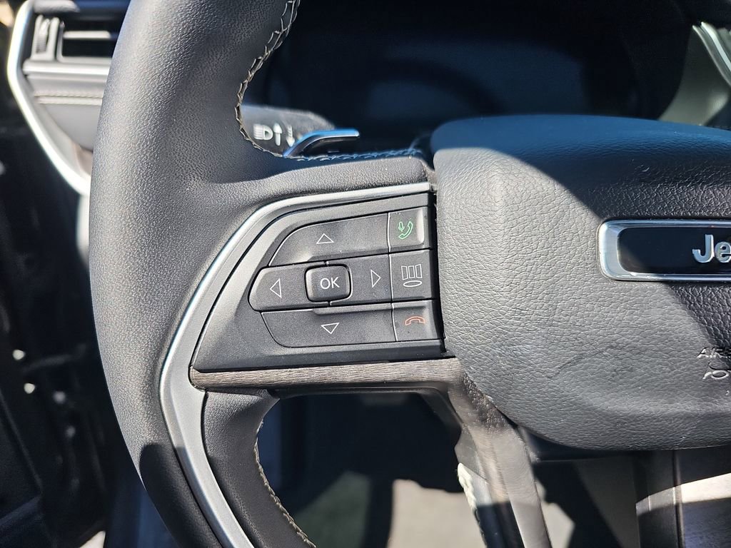 Used 2024 Jeep Grand Cherokee Limited w/ Black Appearance Package image 17