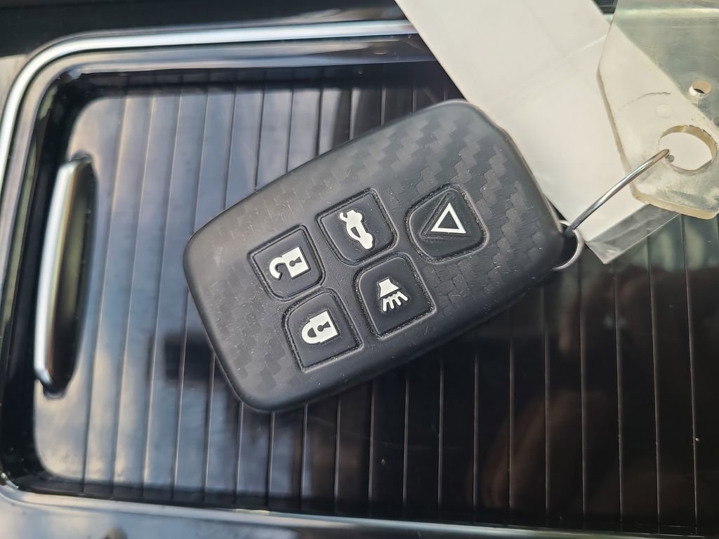 Used 2020 Jaguar F-PACE Prestige image 28