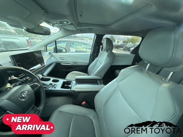 Used 2026 Toyota Sienna XLE FWD image 10