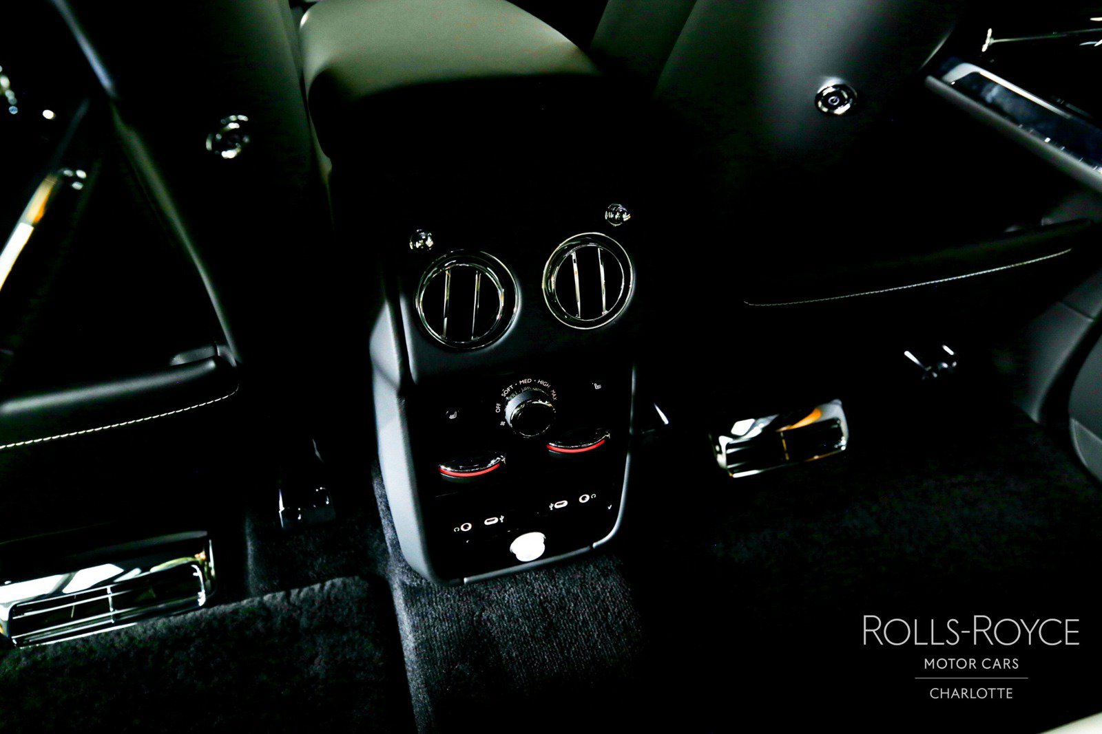 Used 2025 Rolls-Royce Cullinan AWD/4WD image 21