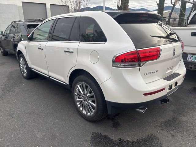 Used 2012 Lincoln MKX FWD image 3