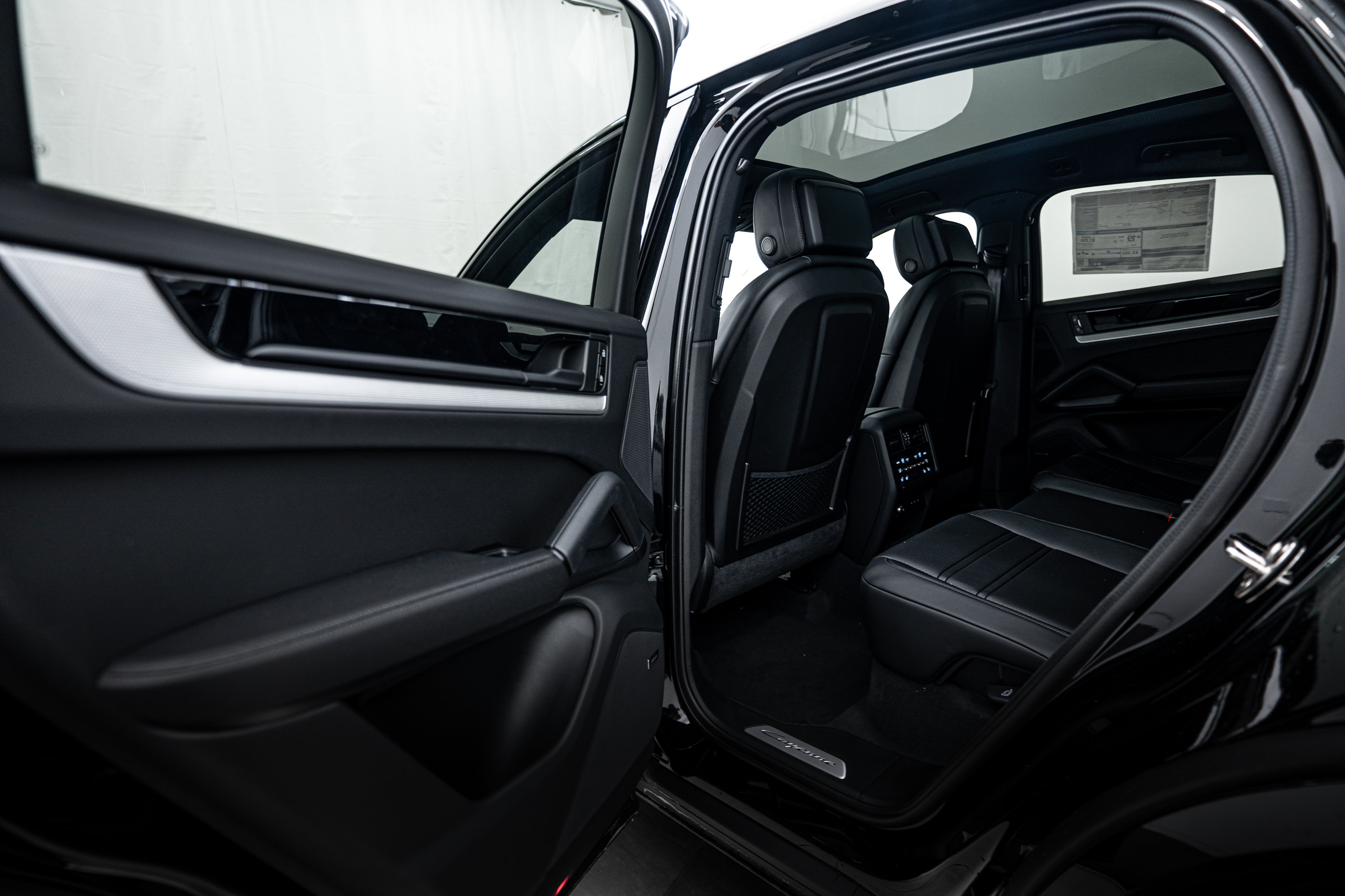 Certified 2025 Porsche Cayenne Coupe image 21