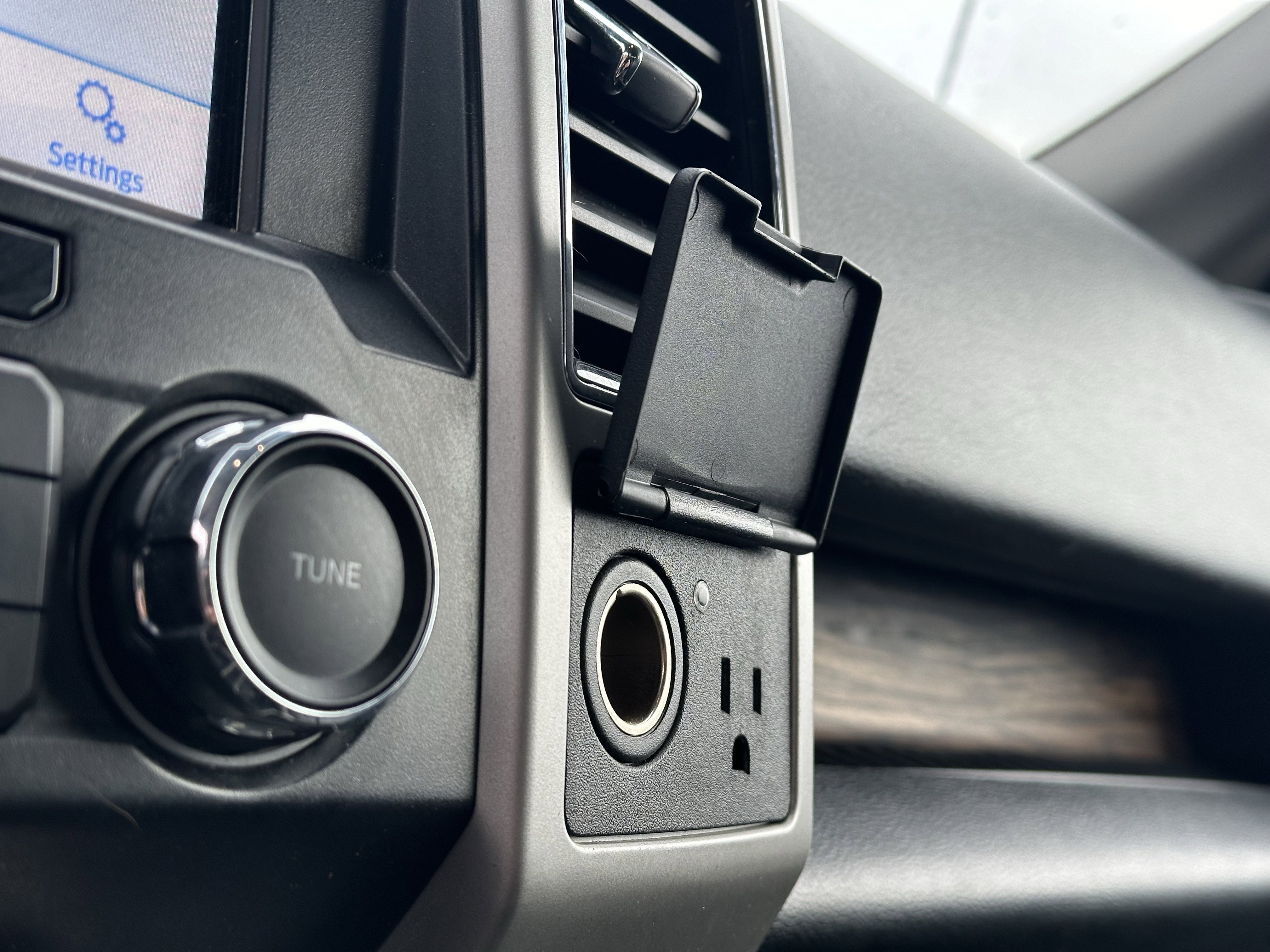 Used 2020 Ford F150 Lariat w/ Trailer Tow Package image 20