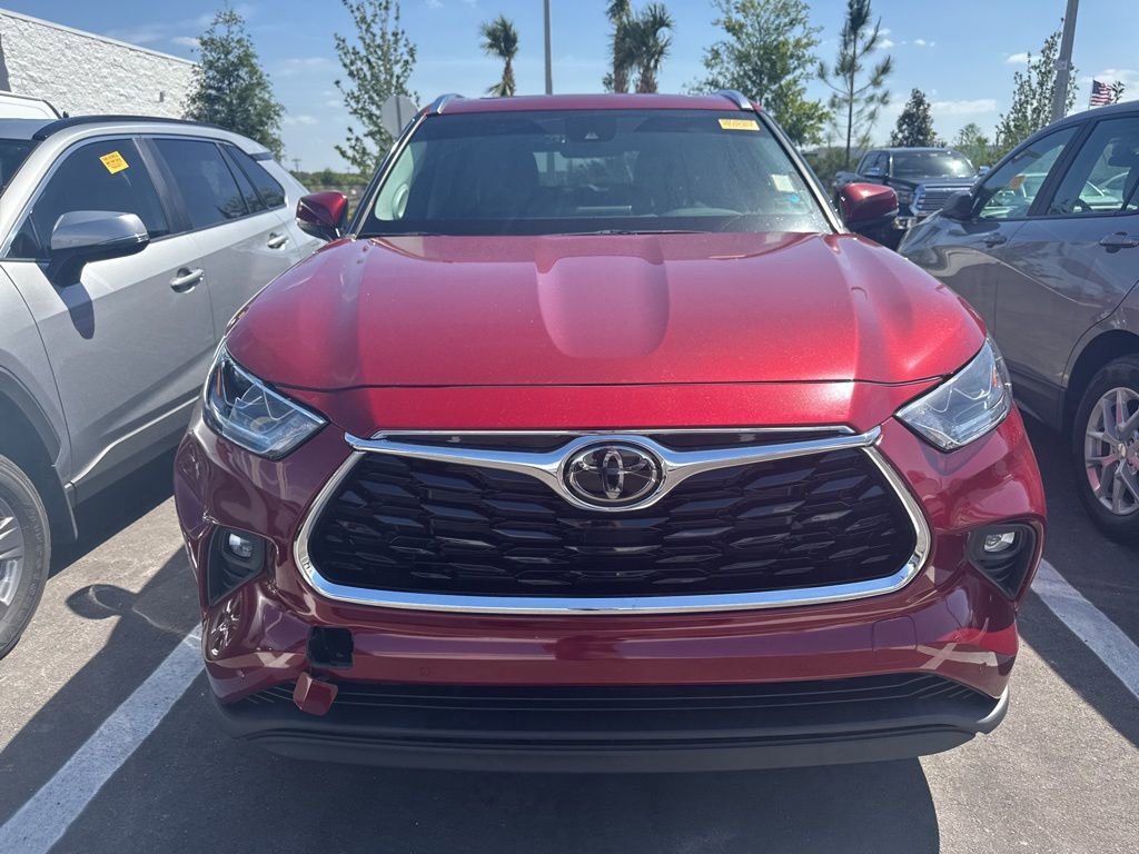 Used 2022 Toyota Highlander Limited image 2