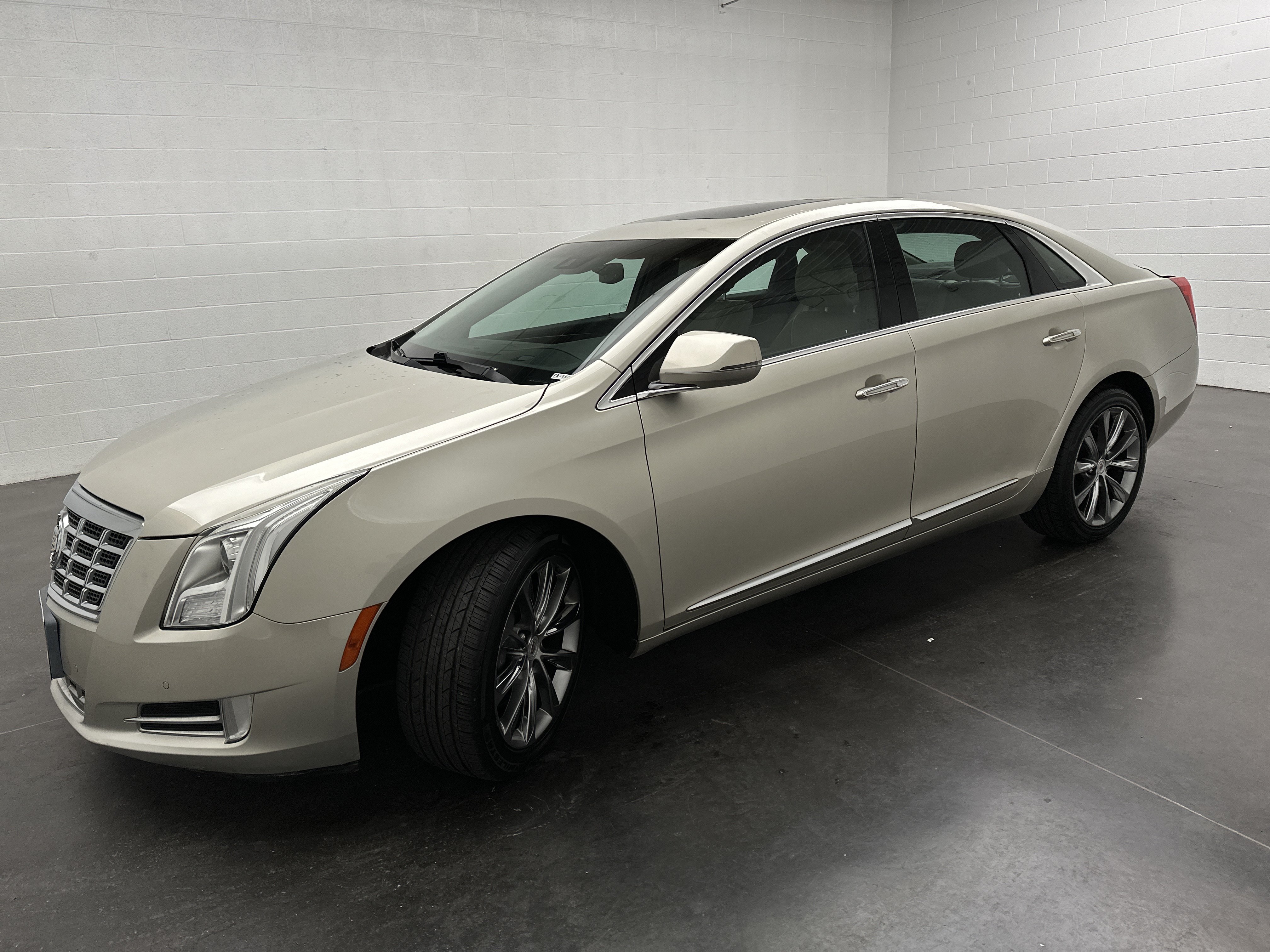 Used 2013 Cadillac XTS Luxury w/ Driver Awareness Package AWD/4WD image 4