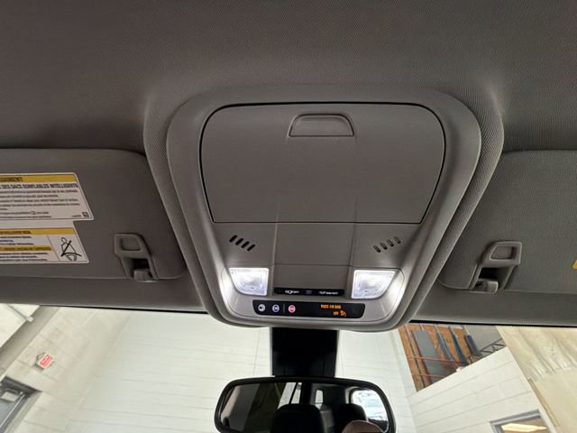 Used 2024 GMC Terrain SLE w/ Driver Convenience Package image 22