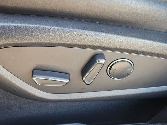 Used 2023 Lincoln Nautilus Reserve w/ Luxury Package image 12