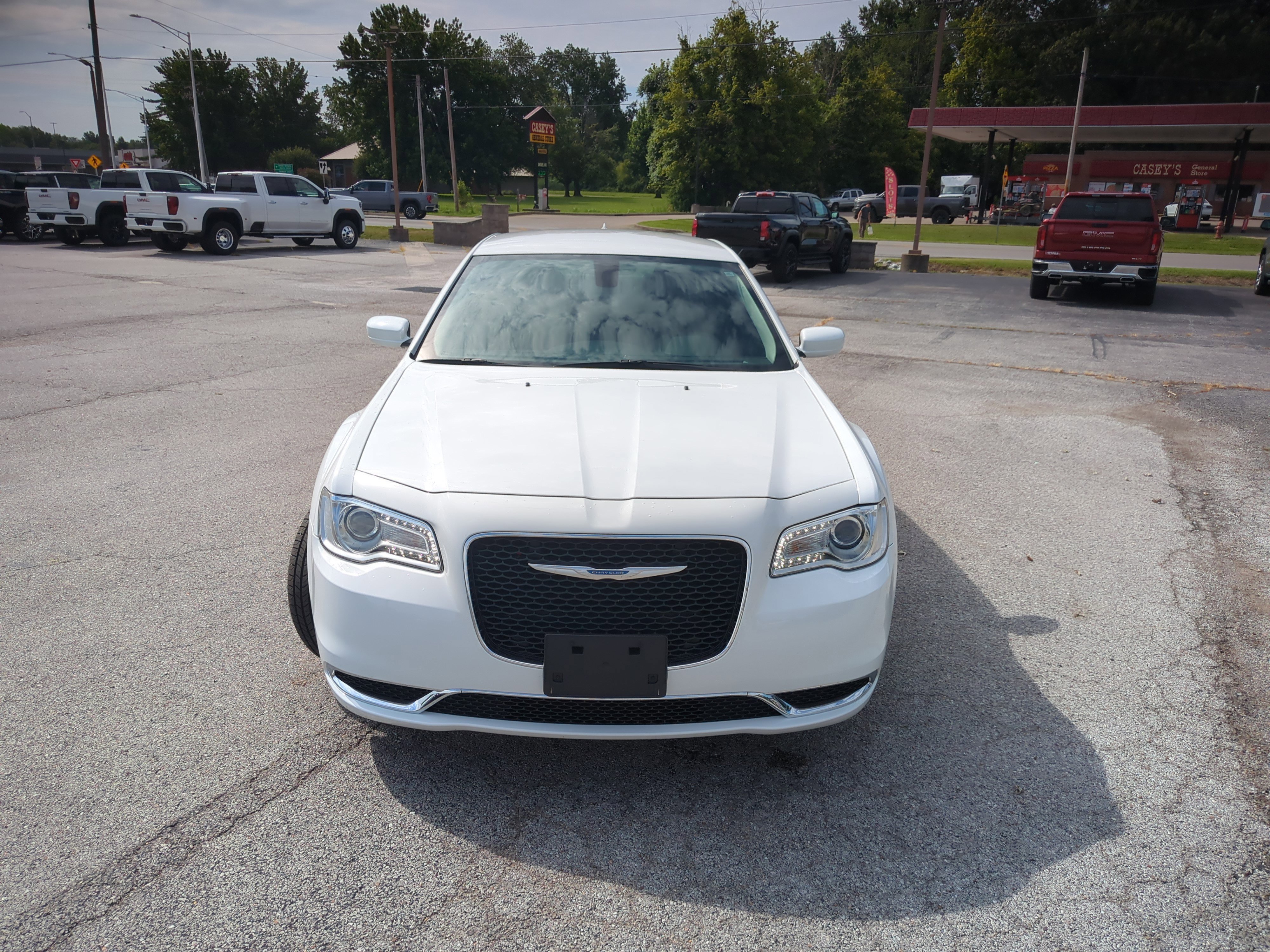 Used 2023 Chrysler 300 Touring image 2