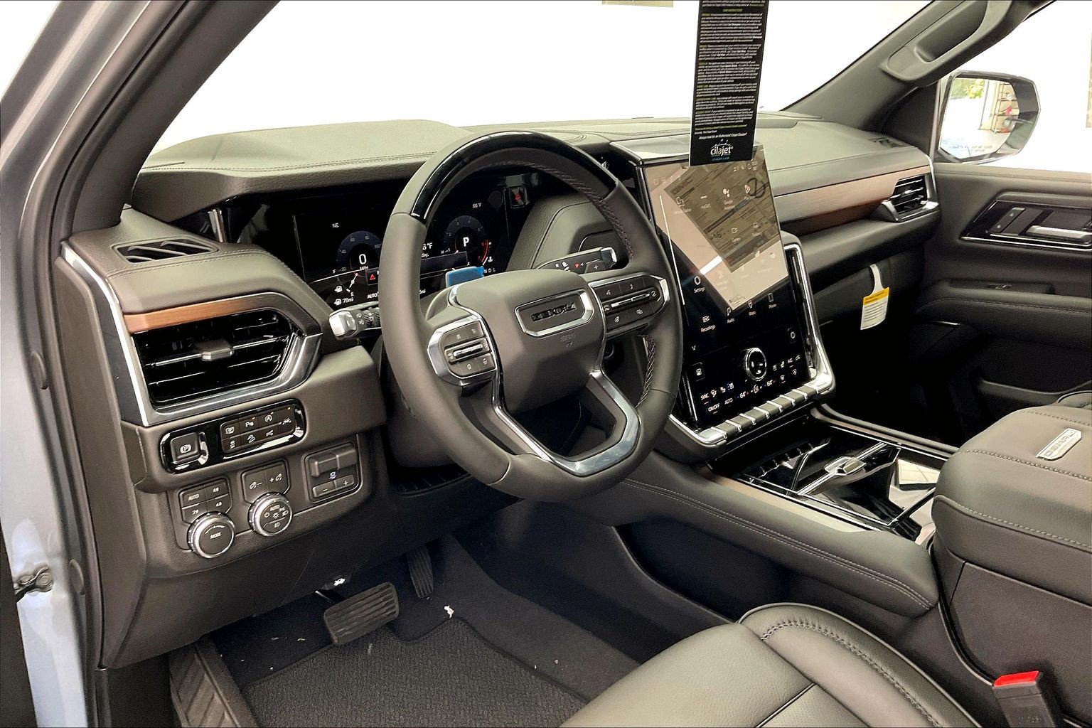 New 2026 GMC Yukon XL Denali w/ Advanced Technology Package AWD/4WD image 4