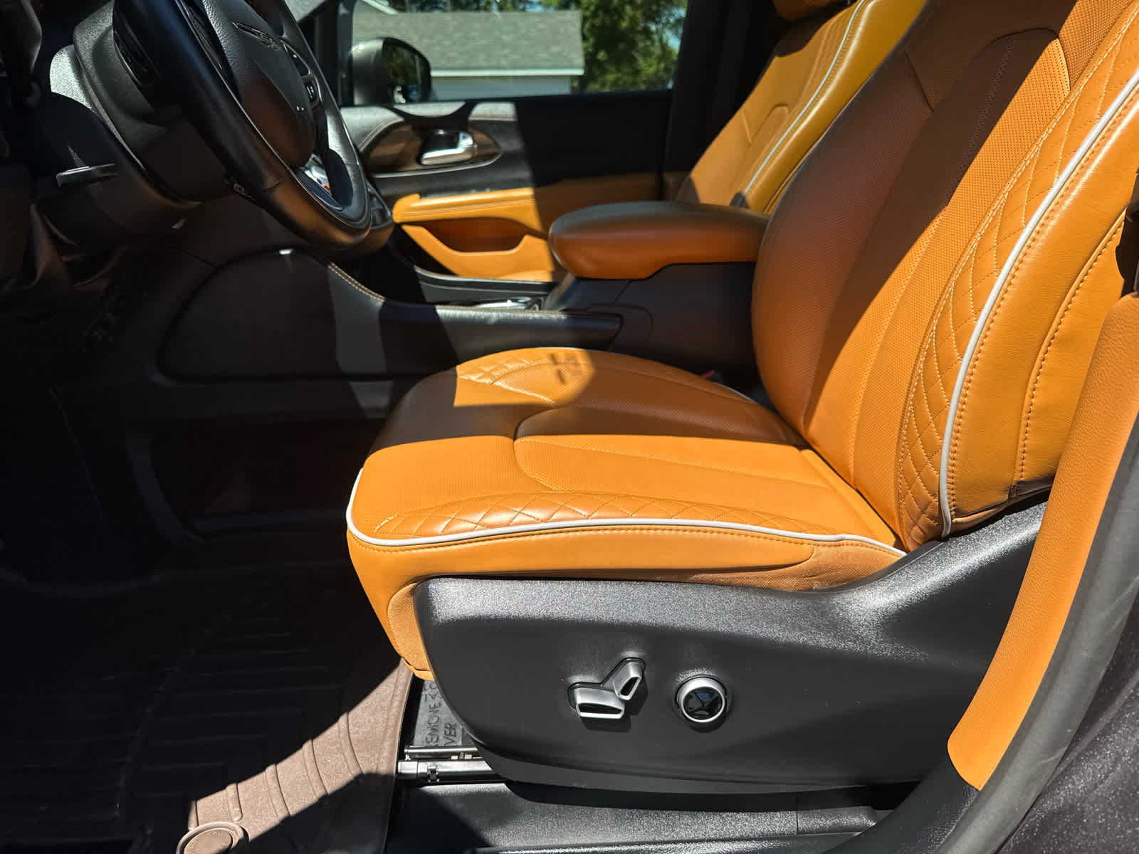 Used 2021 Chrysler Pacifica Pinnacle AWD/4WD image 11