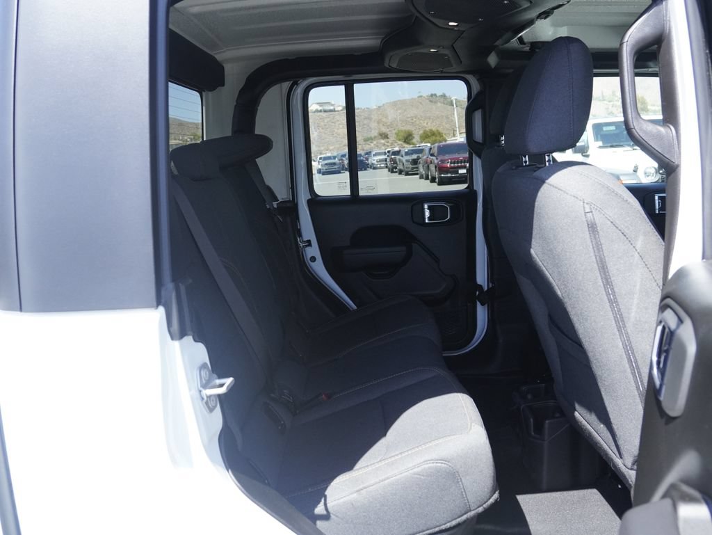 Certified 2025 Jeep Gladiator Sport AWD/4WD image 31