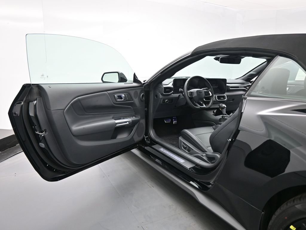 Used 2025 Ford Mustang GT Premium w/ GT Performance Package image 9