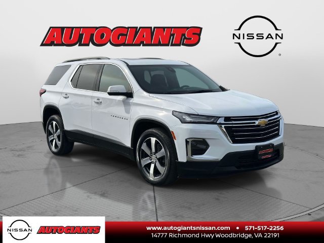 Used 2023 Chevrolet Traverse LT w/ LT Premium Package AWD/4WD image 1