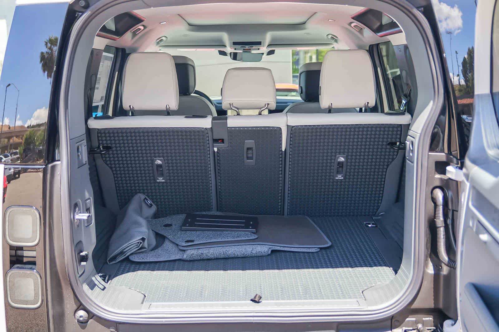 New 2026 Land Rover Defender 110 X-Dynamic SE AWD/4WD image 30