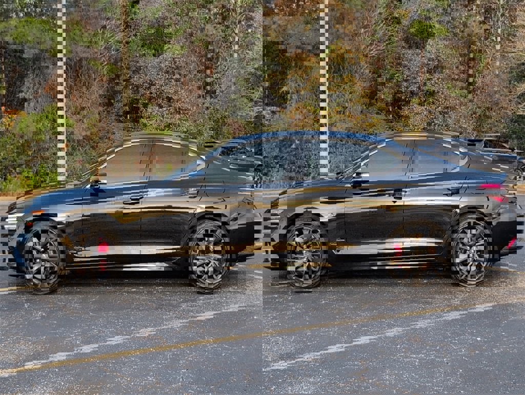 Used 2022 Genesis G70 3.3T image 7