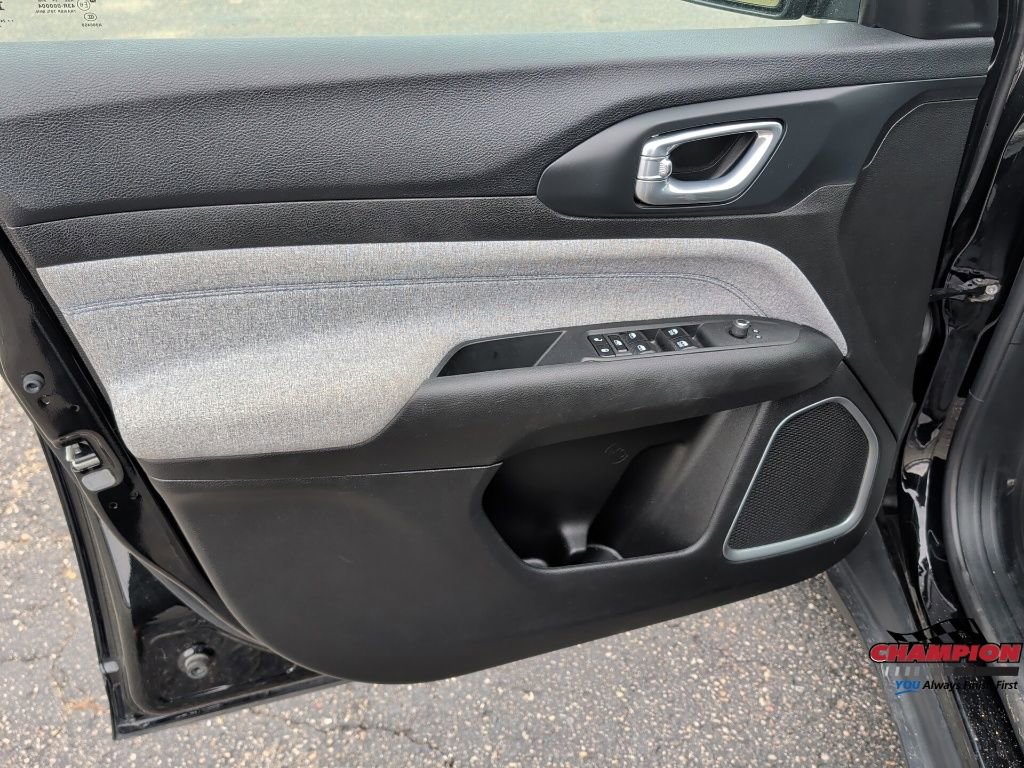 Used 2024 Jeep Compass Latitude image 12