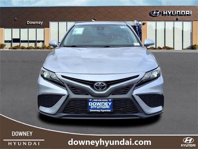 Used 2023 Toyota Camry SE image 2