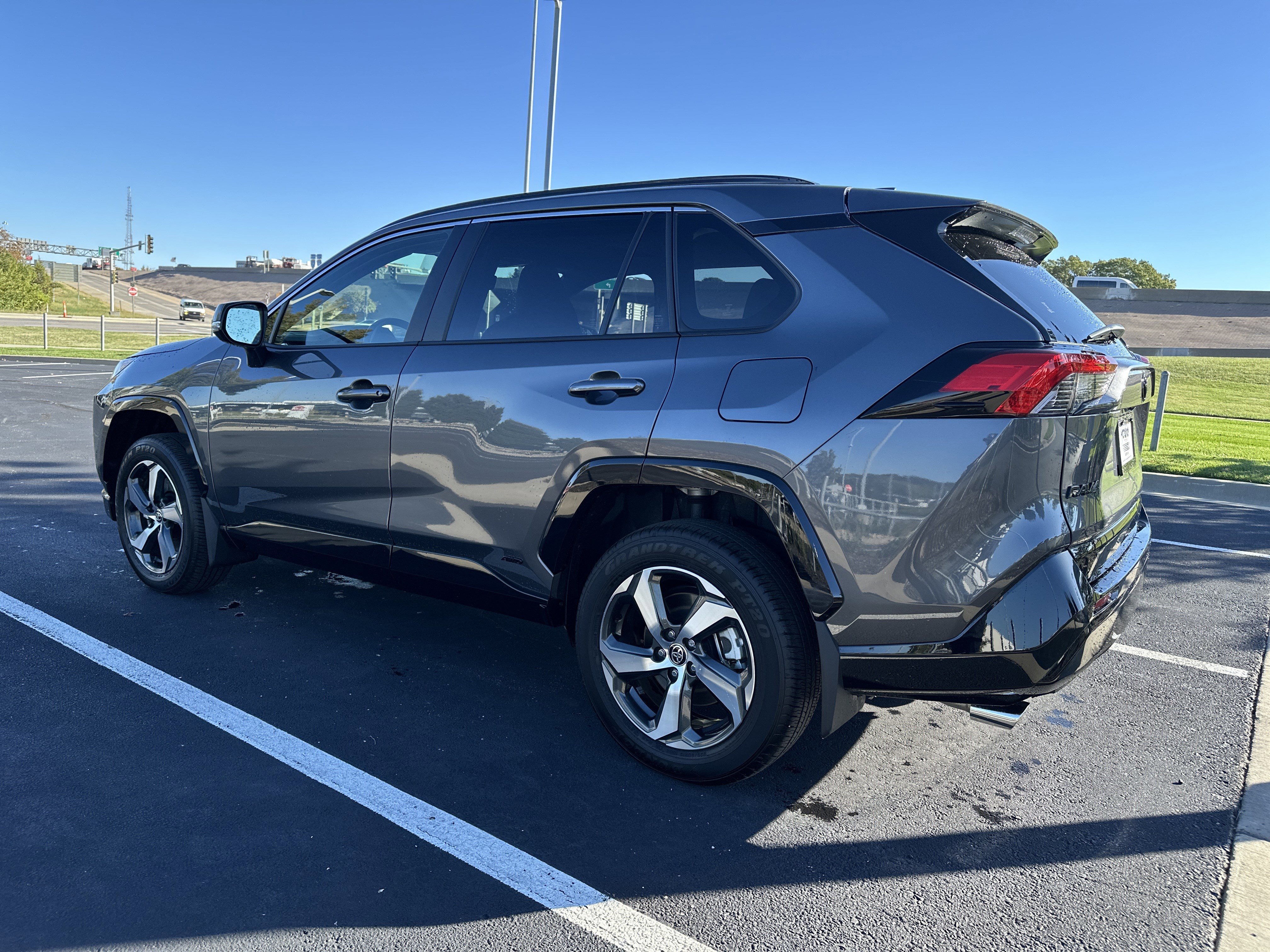 Used 2025 Toyota RAV4 SE image 8