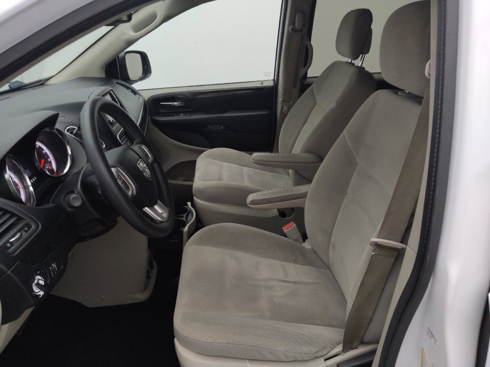 Used 2018 Dodge Grand Caravan SE w/ UConnect Hands-Free Group image 17