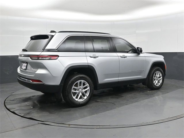 New 2025 Jeep Grand Cherokee Laredo image 4