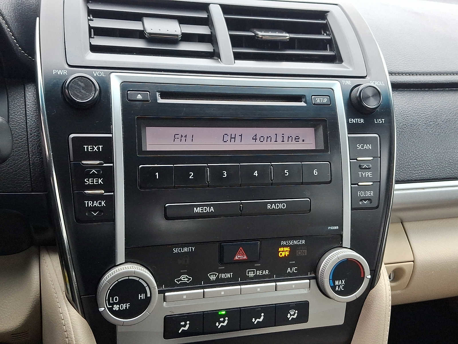 Used 2012 Toyota Camry L image 18