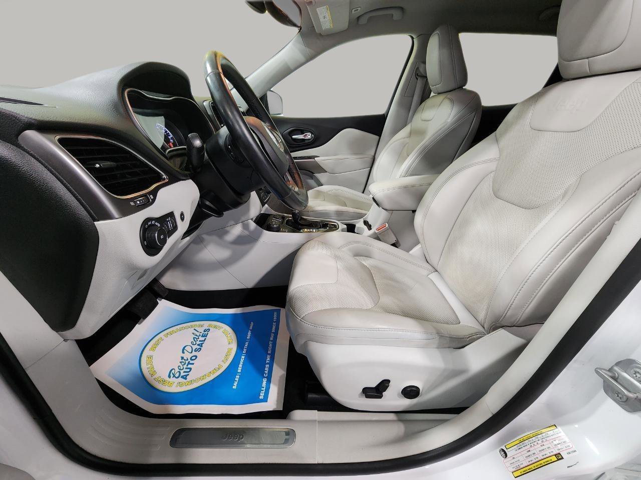 Used 2019 Jeep Cherokee Limited AWD/4WD image 12