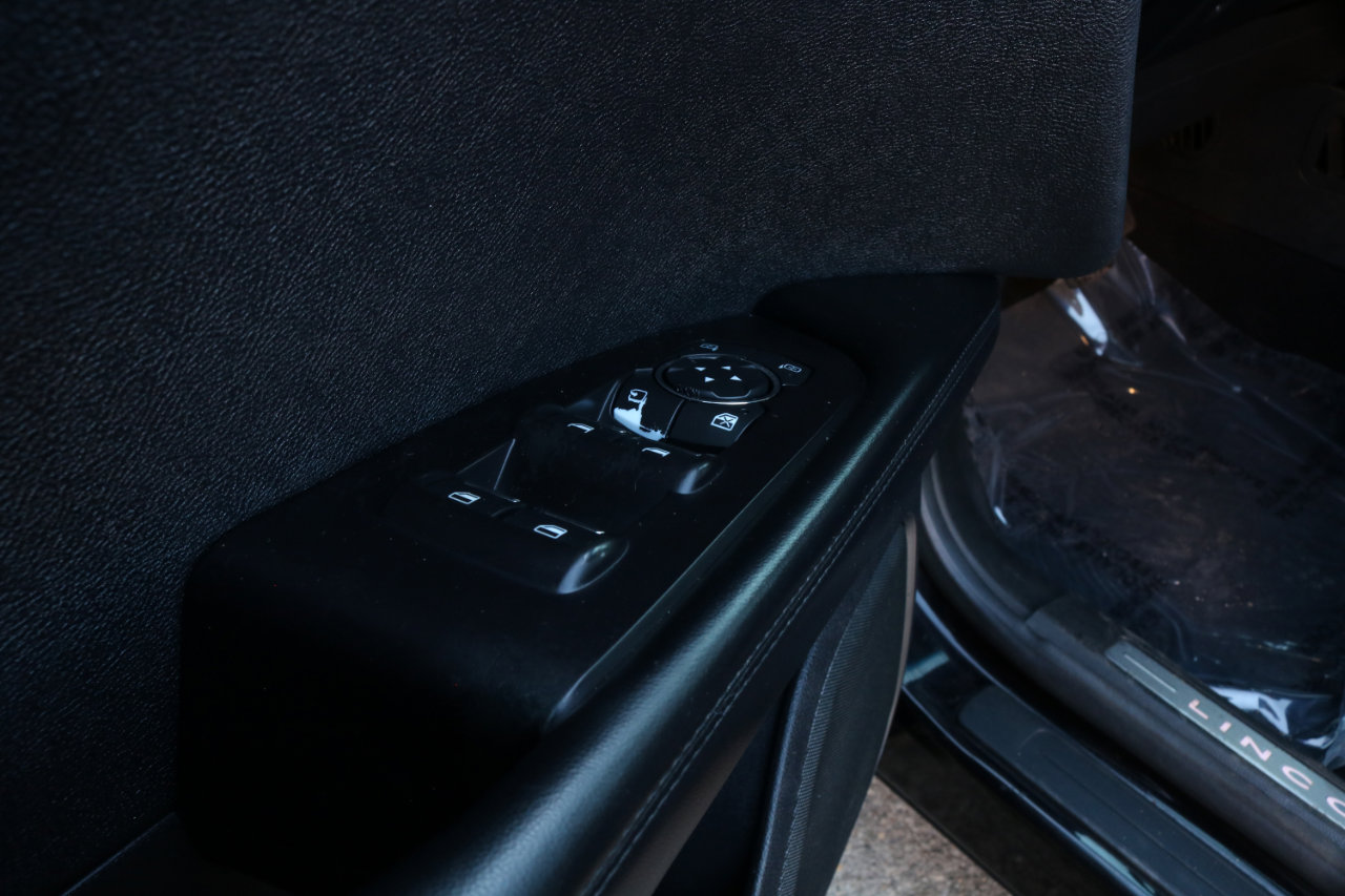 Used 2019 Lincoln Nautilus Reserve image 16