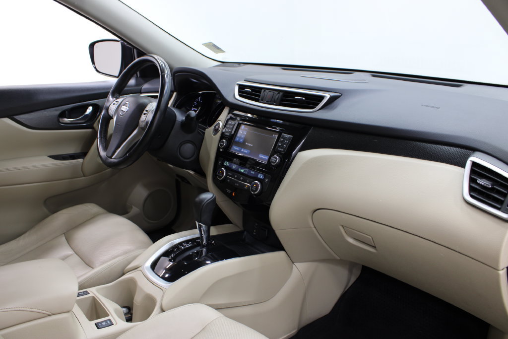 Used 2016 Nissan Rogue SL FWD image 25