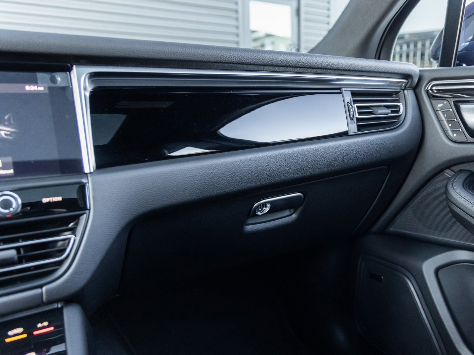 Certified 2026 Porsche Macan image 31