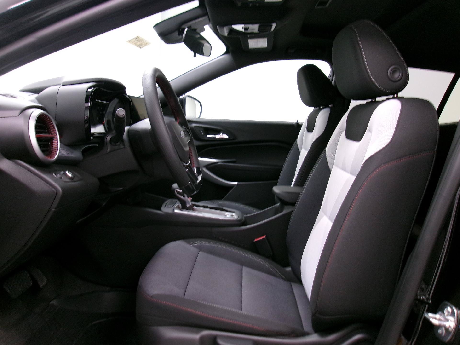 New 2026 Chevrolet Trax RS w/ Sunroof Package FWD image 8