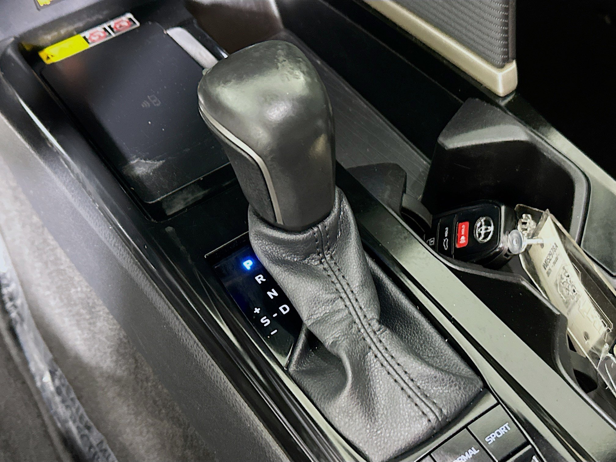 Used 2025 Toyota Camry SE w/ Convenience Package FWD image 21