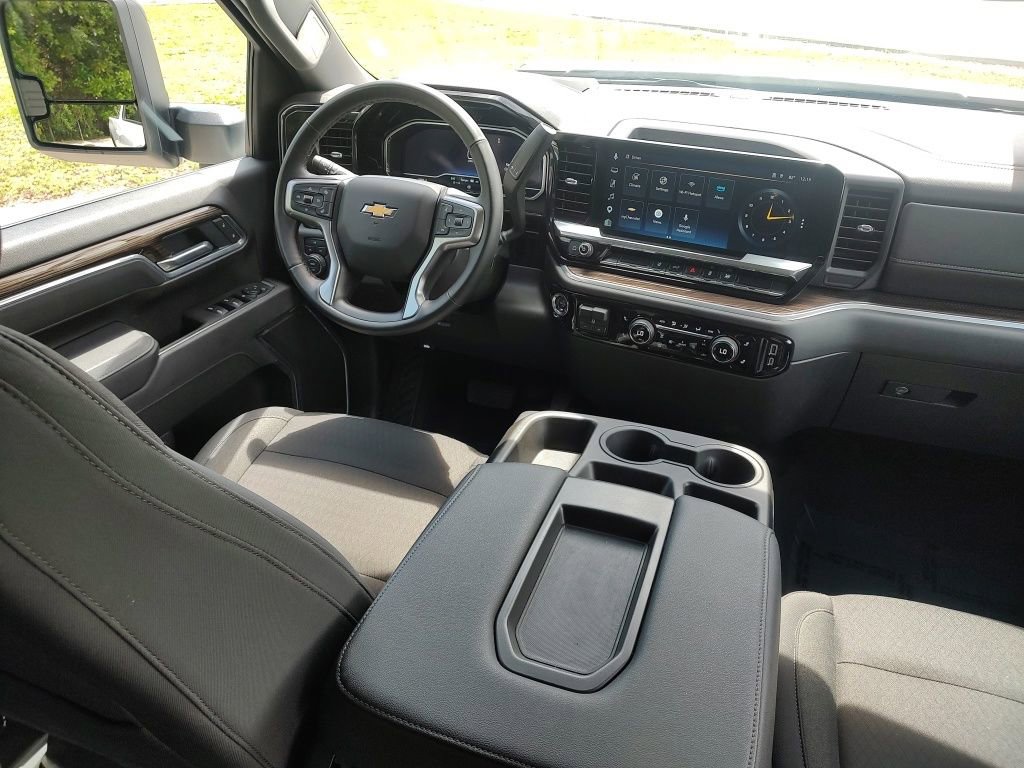 Used 2025 Chevrolet Silverado 2500 LT w/ Convenience Package AWD/4WD image 9