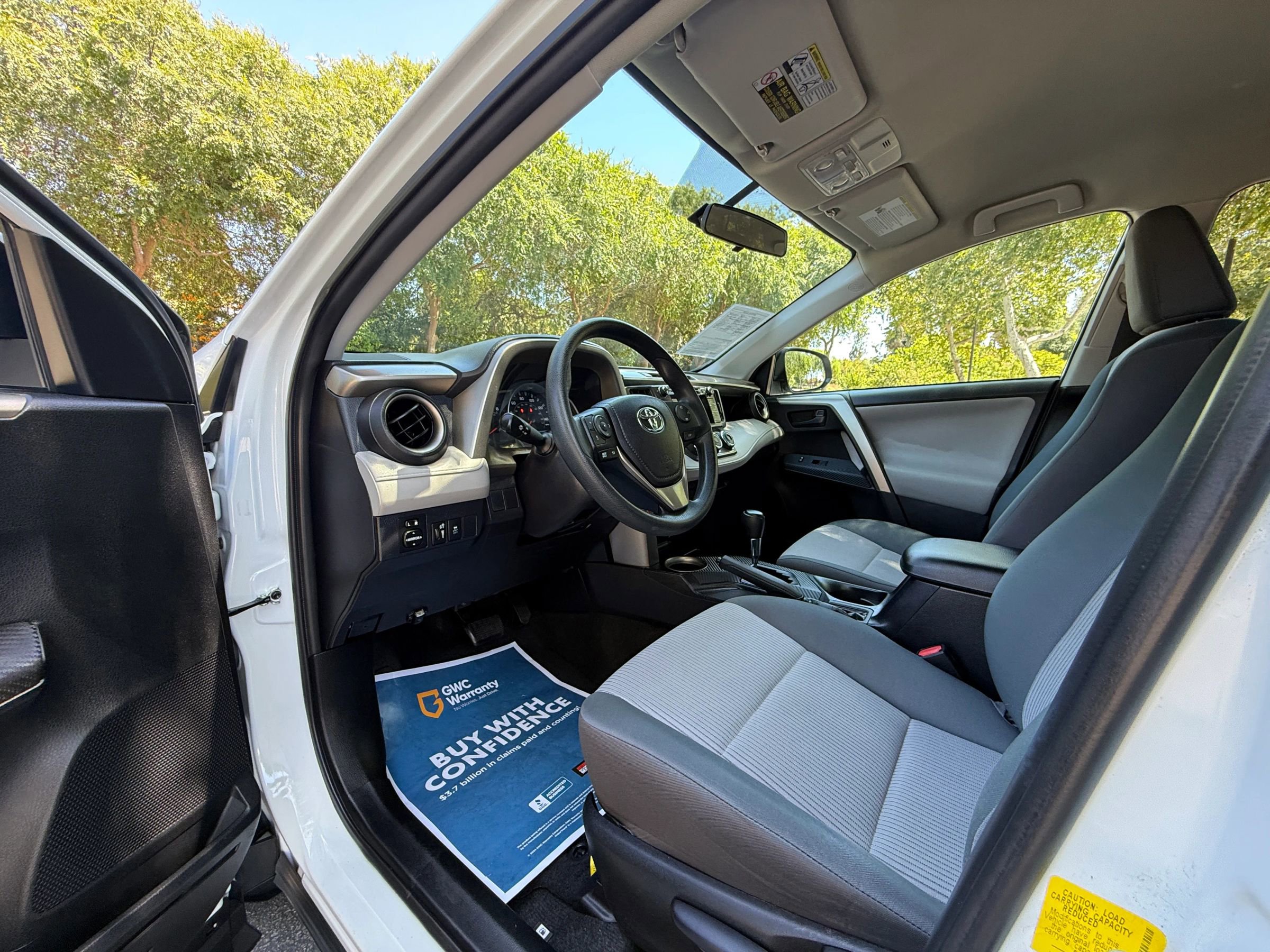 Used 2015 Toyota RAV4 LE image 8