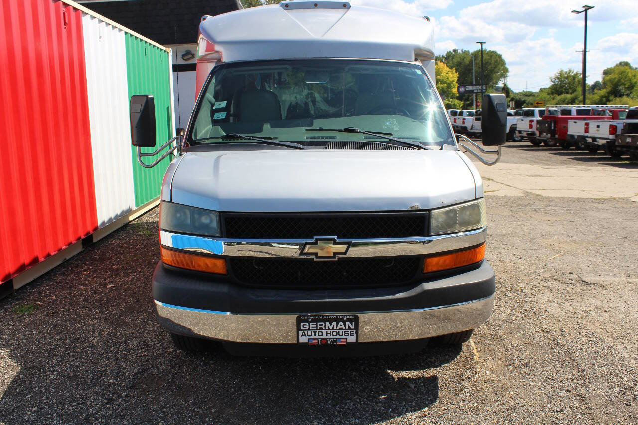 Used 2012 Chevrolet Express 3500 w/ Shuttle Bus Package RWD image 3