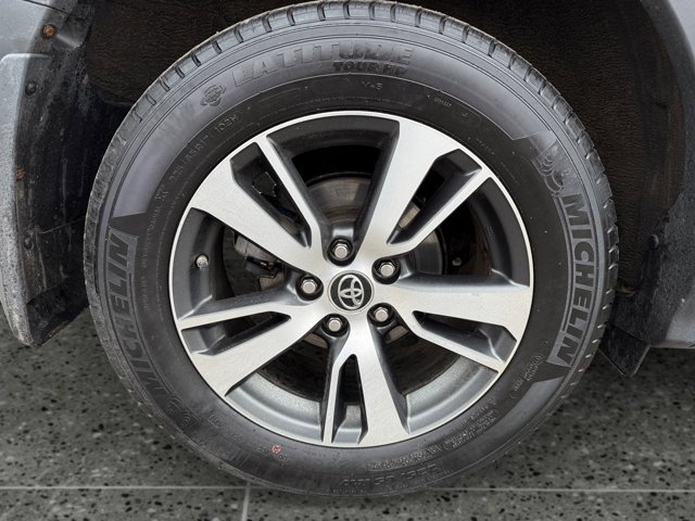 Used 2018 Toyota RAV4 XLE image 11