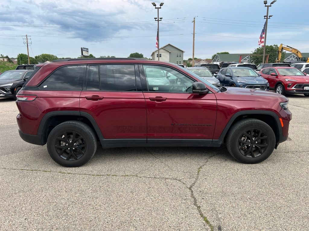 Used 2024 Jeep Grand Cherokee Altitude AWD/4WD image 11