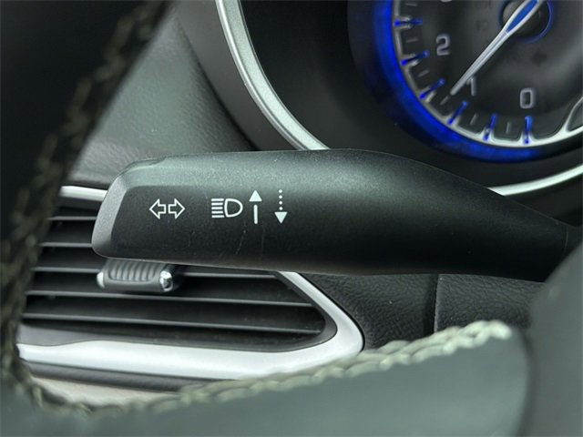 Used 2024 Chrysler Pacifica Touring-L image 31