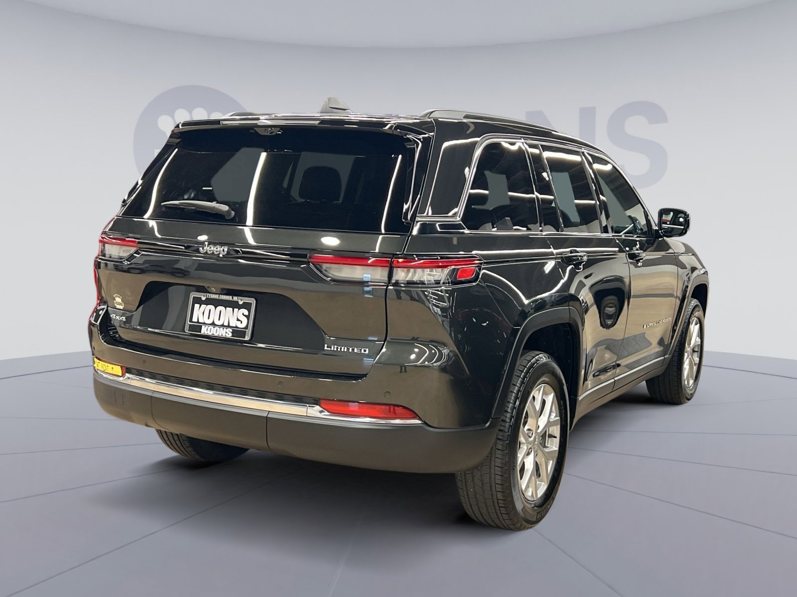 Used 2024 Jeep Grand Cherokee Limited w/ Luxury Tech Group II image 5