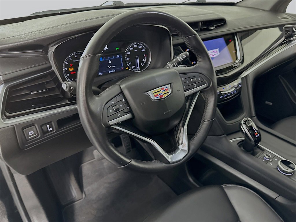 Used 2025 Cadillac XT6 Premium Luxury image 9