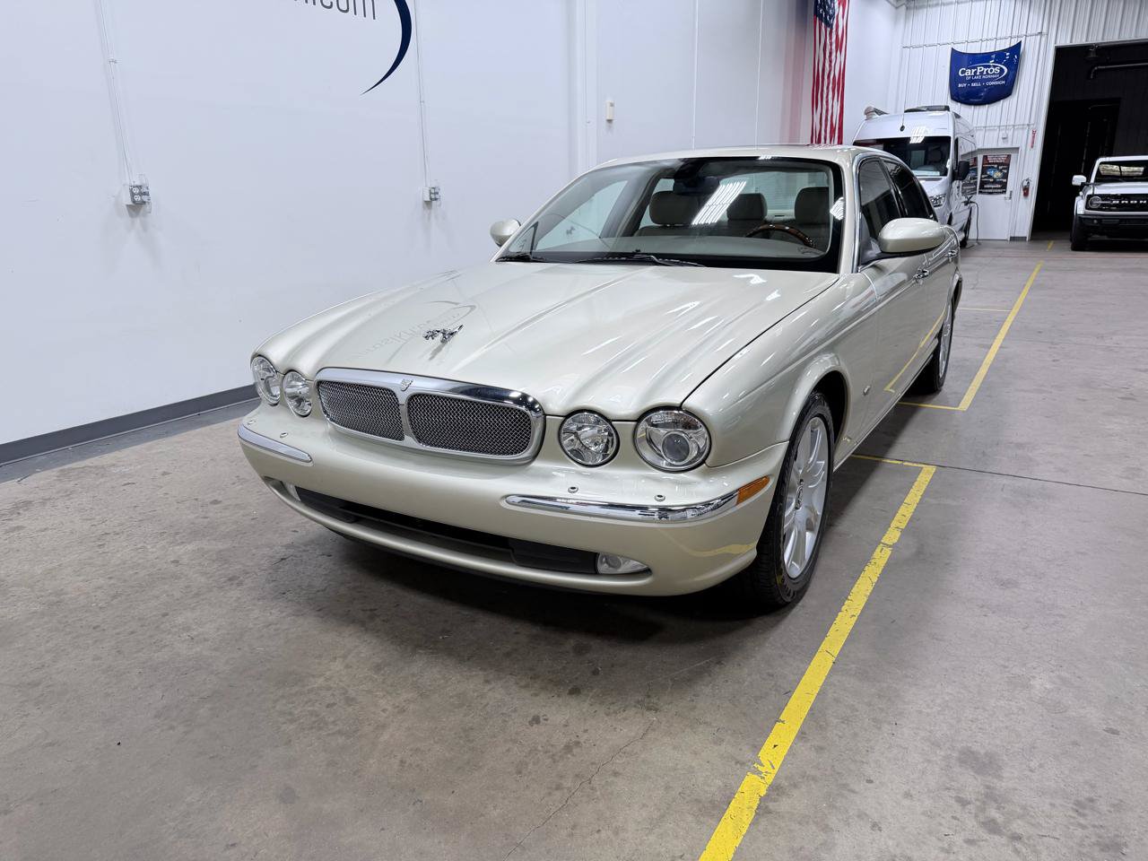 Used 2006 Jaguar XJ8 RWD image 3