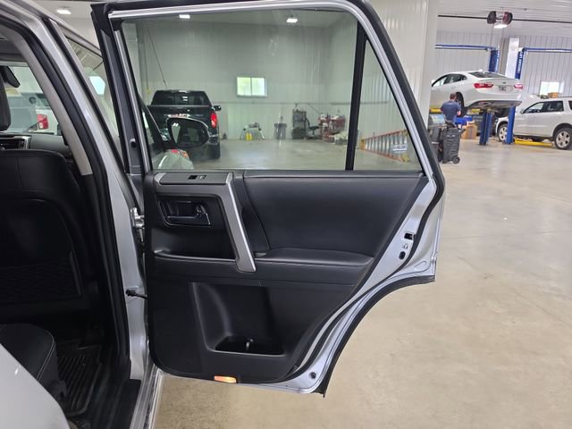 Used 2022 Toyota 4Runner Limited AWD/4WD image 28