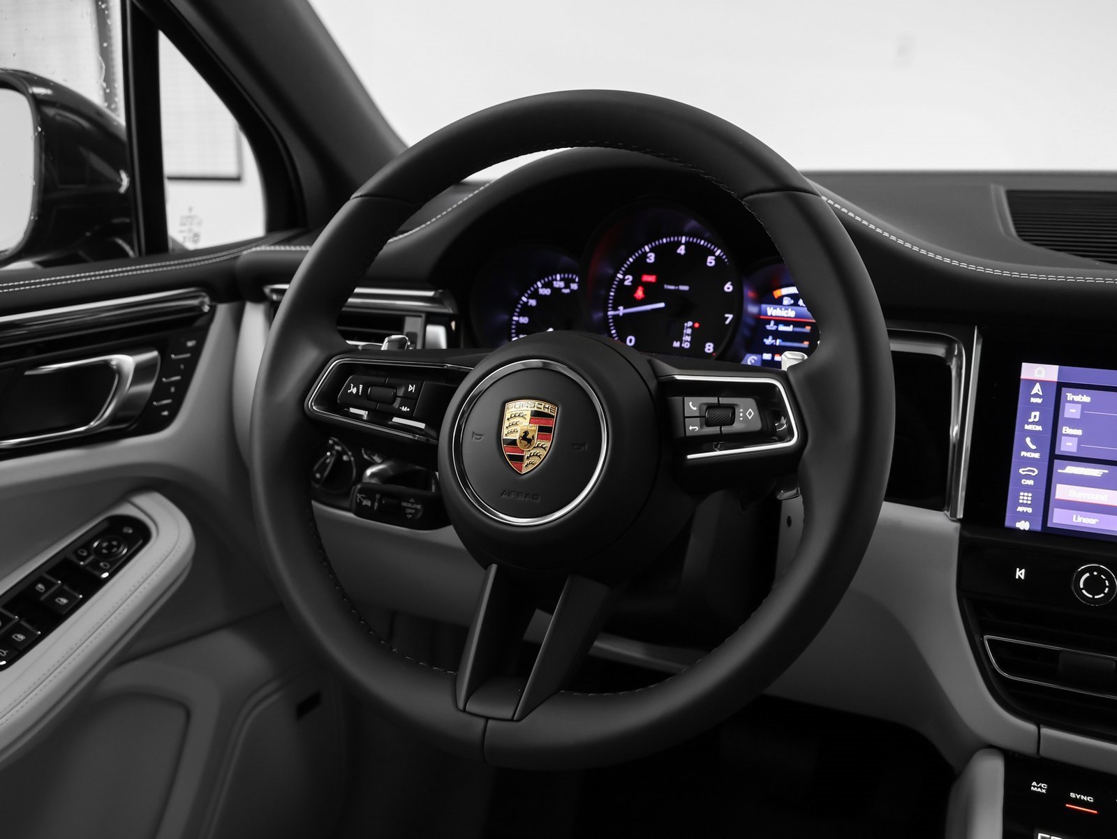 Used 2025 Porsche Macan image 29