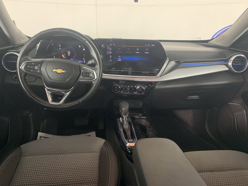 Used 2024 Chevrolet Trax LT w/ Sunroof Package image 35