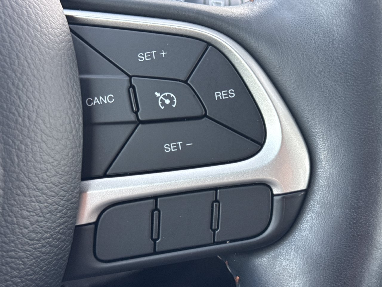 Used 2018 Jeep Compass Limited w/ Navigation Group FWD image 29