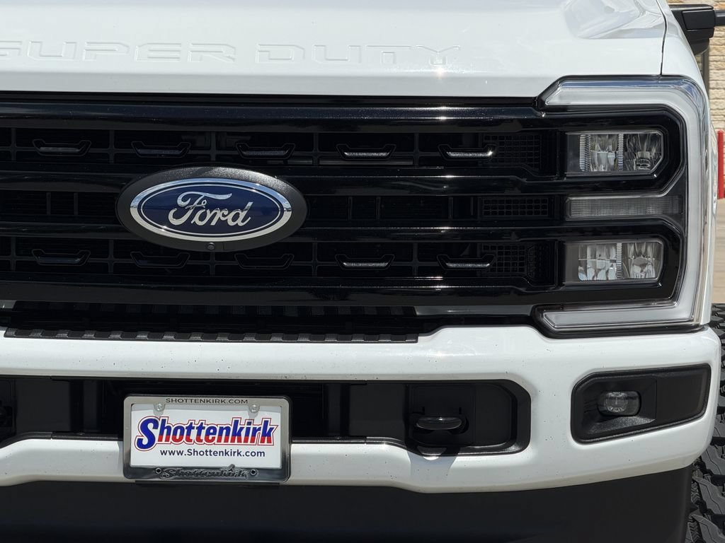 Used 2023 Ford F250 Lariat w/ Sport Appearance Package AWD/4WD image 8