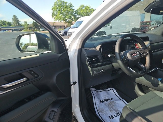 New 2026 GMC Terrain AT4 w/ LPO, Floor Liner Package image 32