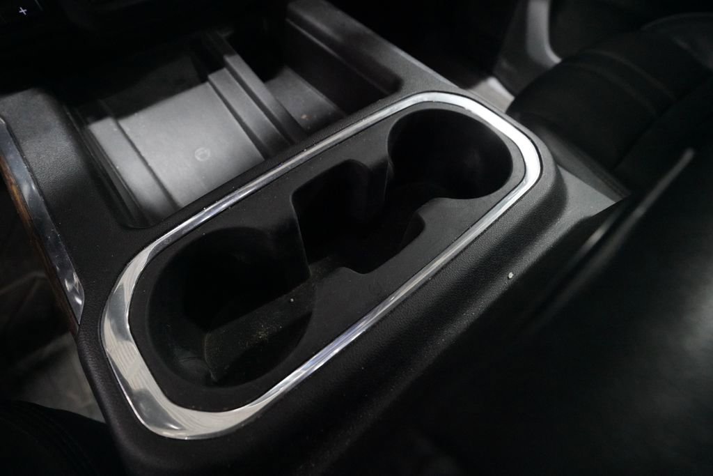 Used 2019 Chevrolet Silverado 1500 High Country w/ Technology Package AWD/4WD image 16