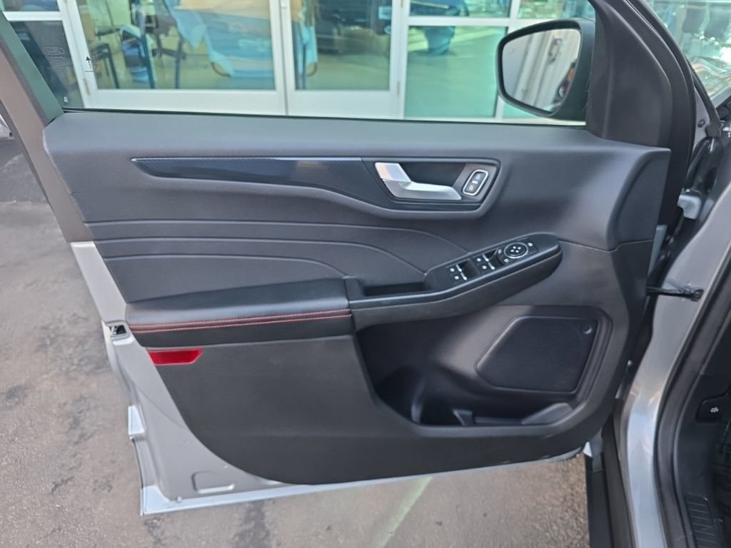 Used 2024 Ford Escape ST-Line image 9